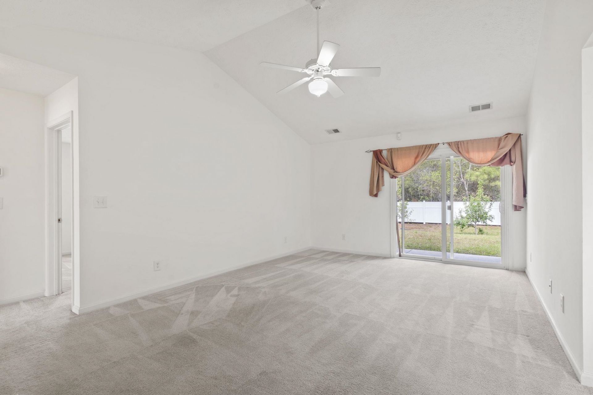 634 W Perry Rd.  Photo 17