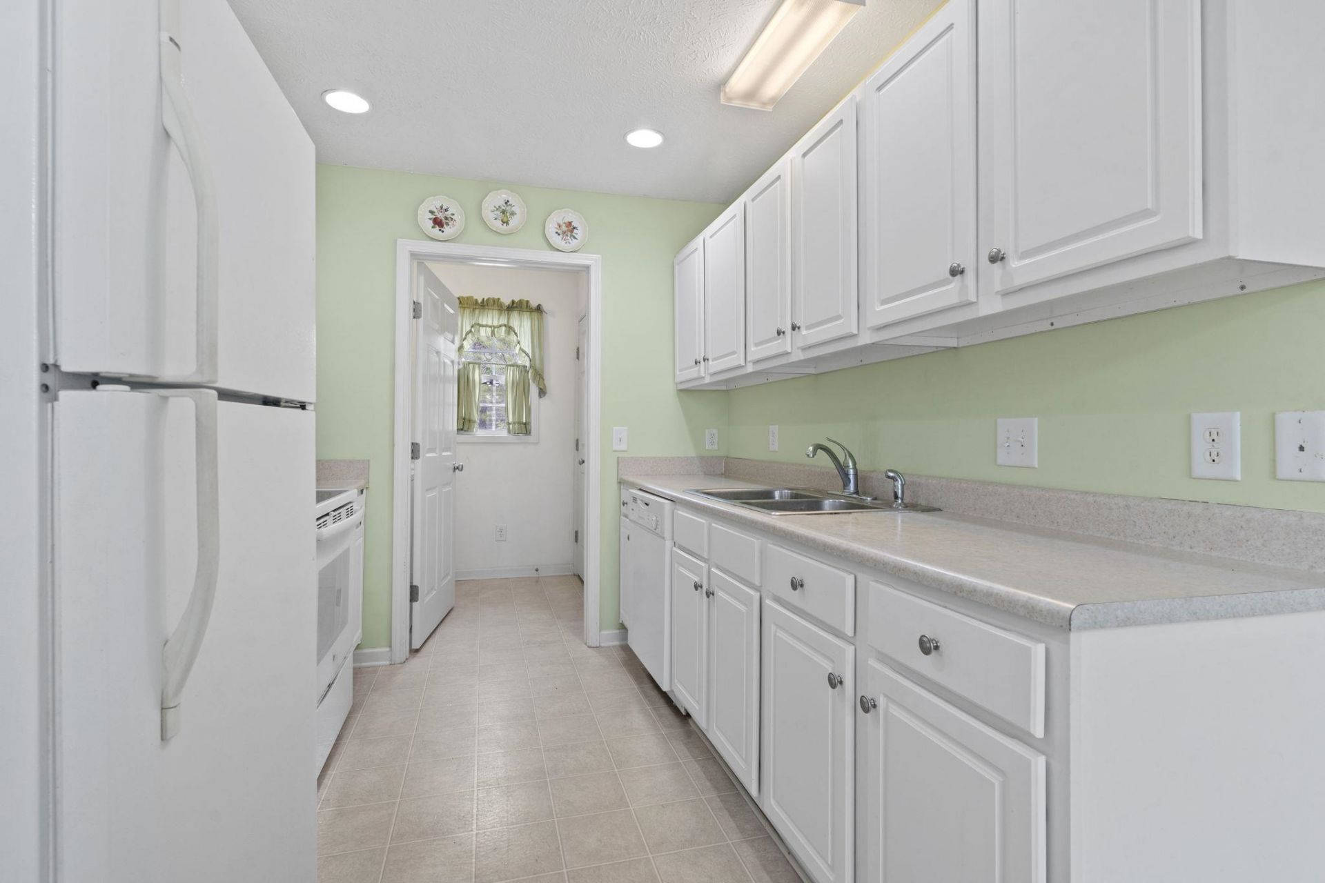 634 W Perry Rd.  Photo 23