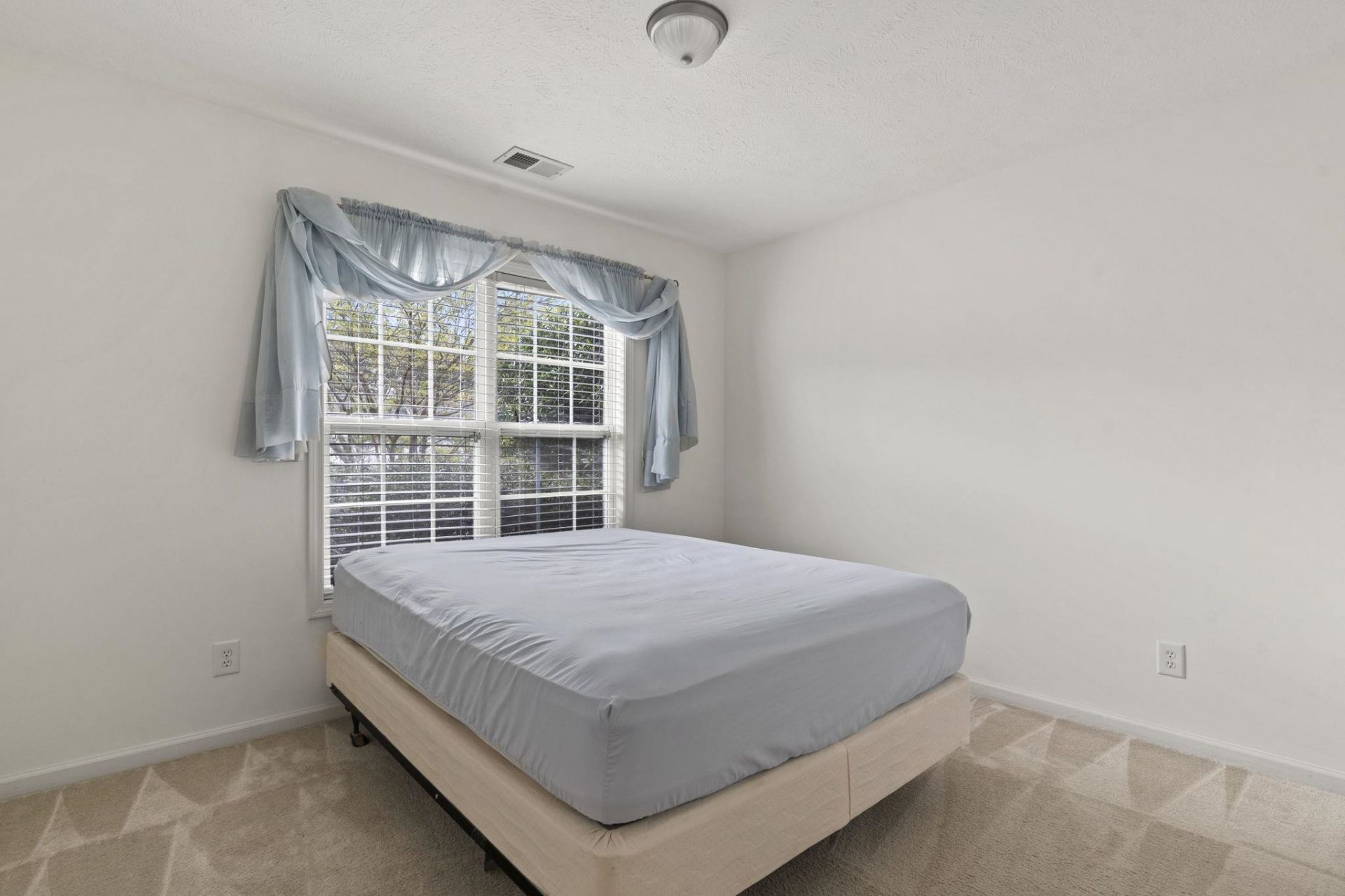 634 W Perry Rd.  Photo 7