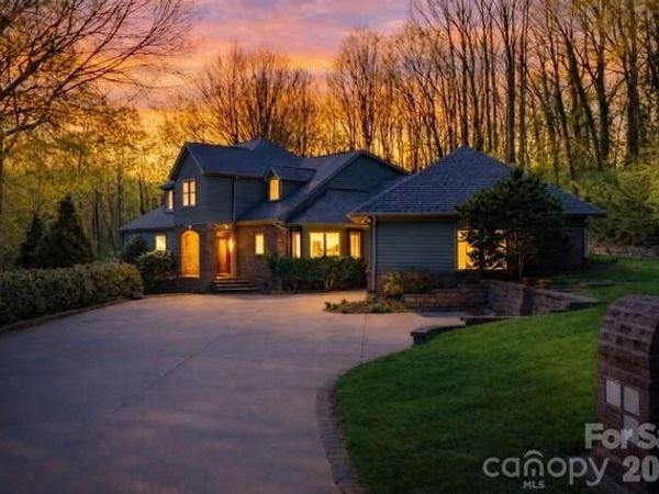 421 18th Avenue Lane NW, Hickory, NC 28601