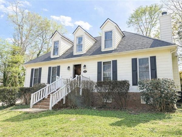 500 Clear Lake Lane , Suwanee, GA 30024