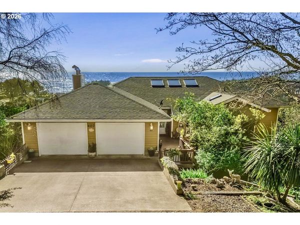 407 KING ST, Yachats, OR 97498