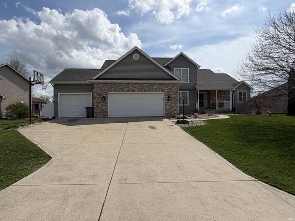 10062 Heather Brooke Drives, Osceola, IN 46561