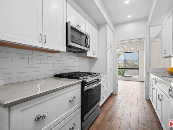 1167 Roxbury Drive, Unit 301, Los Angeles, CA 90035