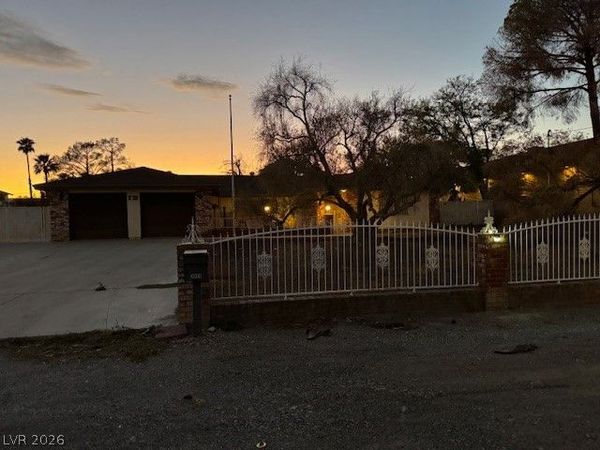 3055 Santa Margarita Street , Las Vegas, NV 89146