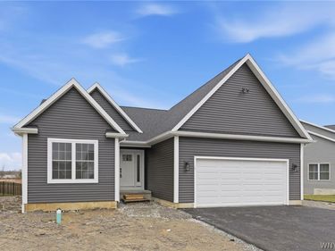 3 Hickory Lane, Lancaster, NY 14086