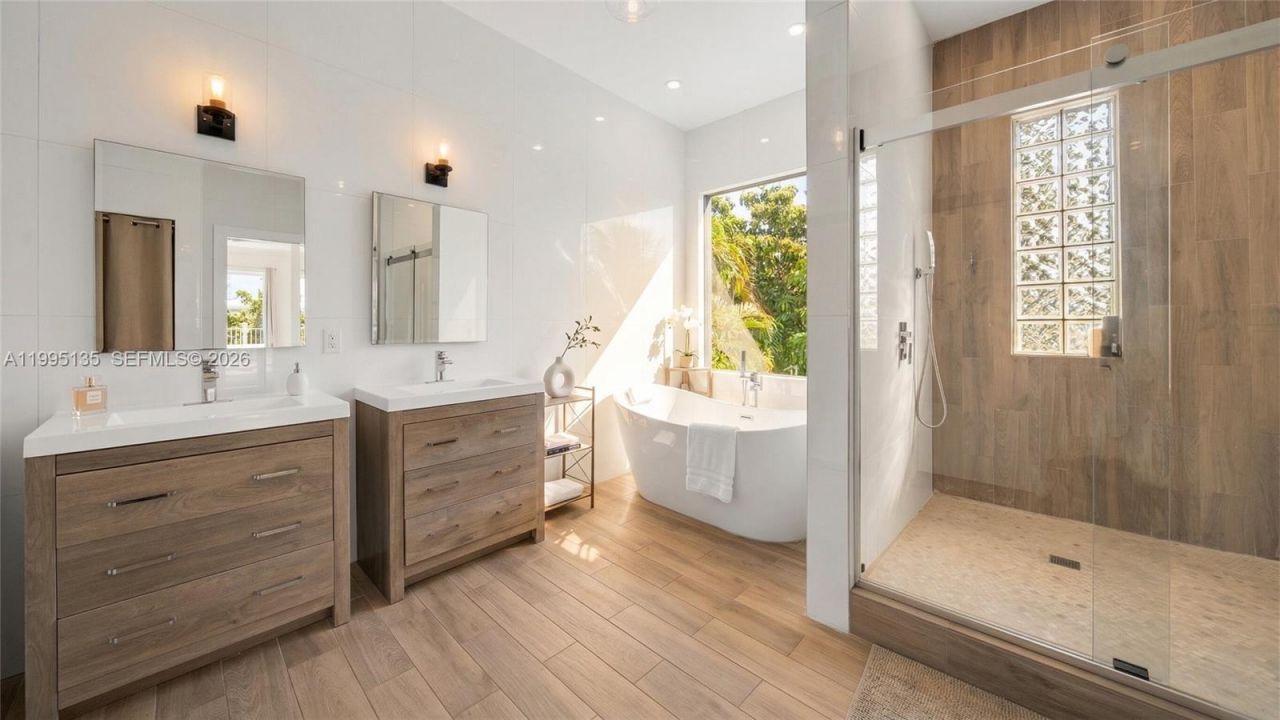 1895 NE 118th Rd , North Miami, FL 33181 Photo