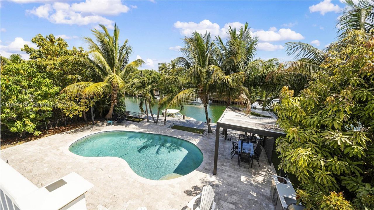 1895 NE 118th Rd, North Miami, FL 33181 Photo