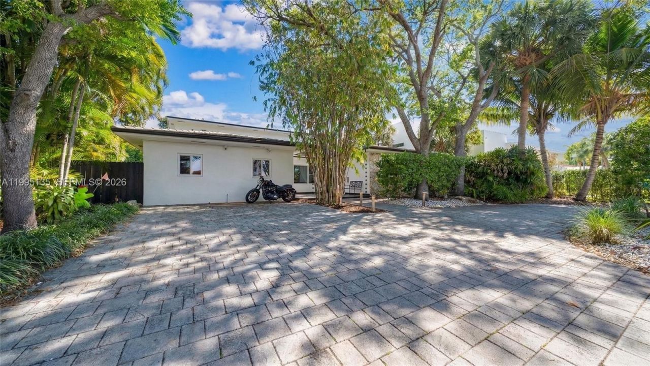 1895 NE 118th Rd , North Miami, FL 33181 Photo