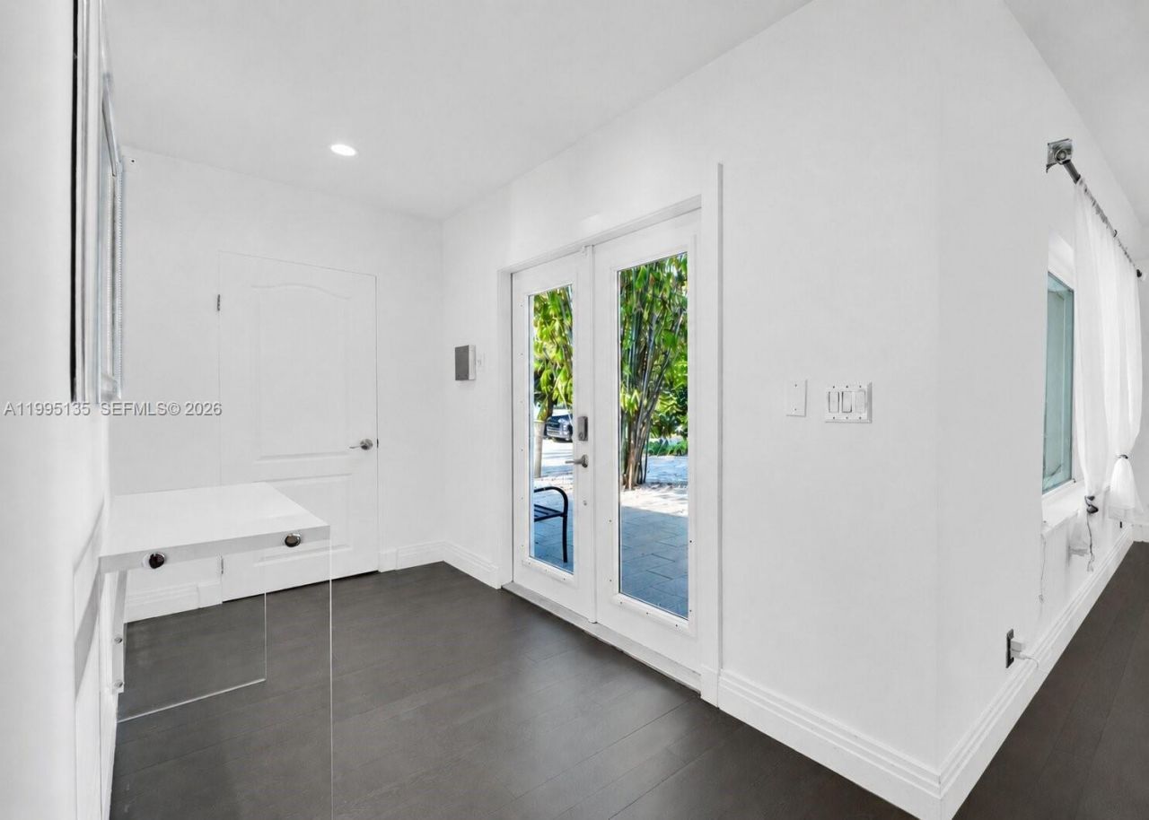 1895 NE 118th Rd, North Miami, FL 33181 Photo