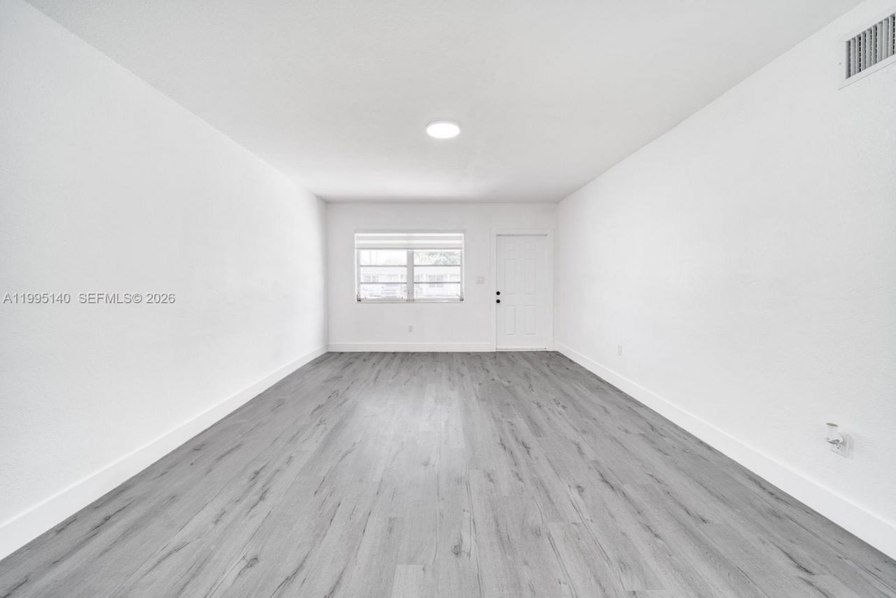 1340 NW 102nd St, Miami, FL 33147 Photo
