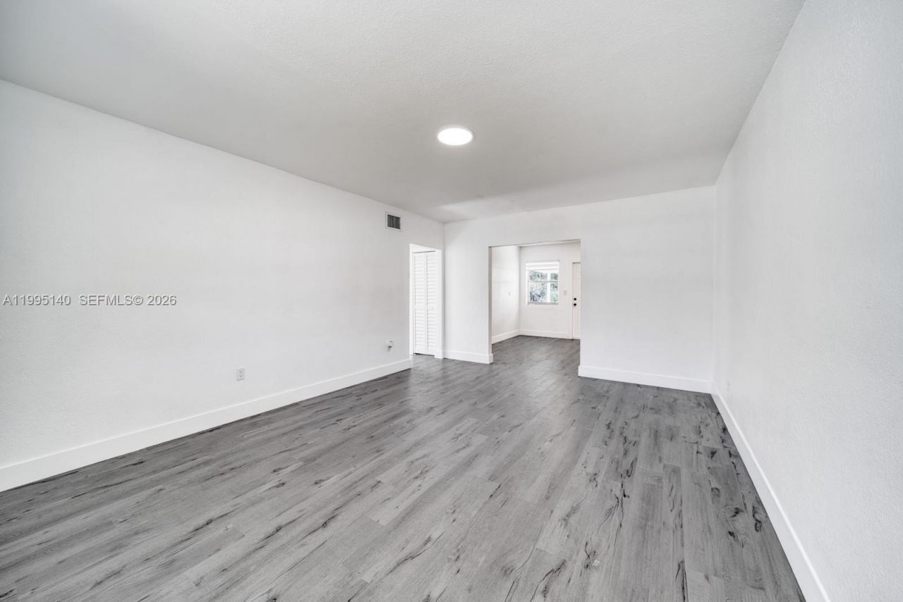 1340 NW 102nd St, Miami, FL 33147 Photo