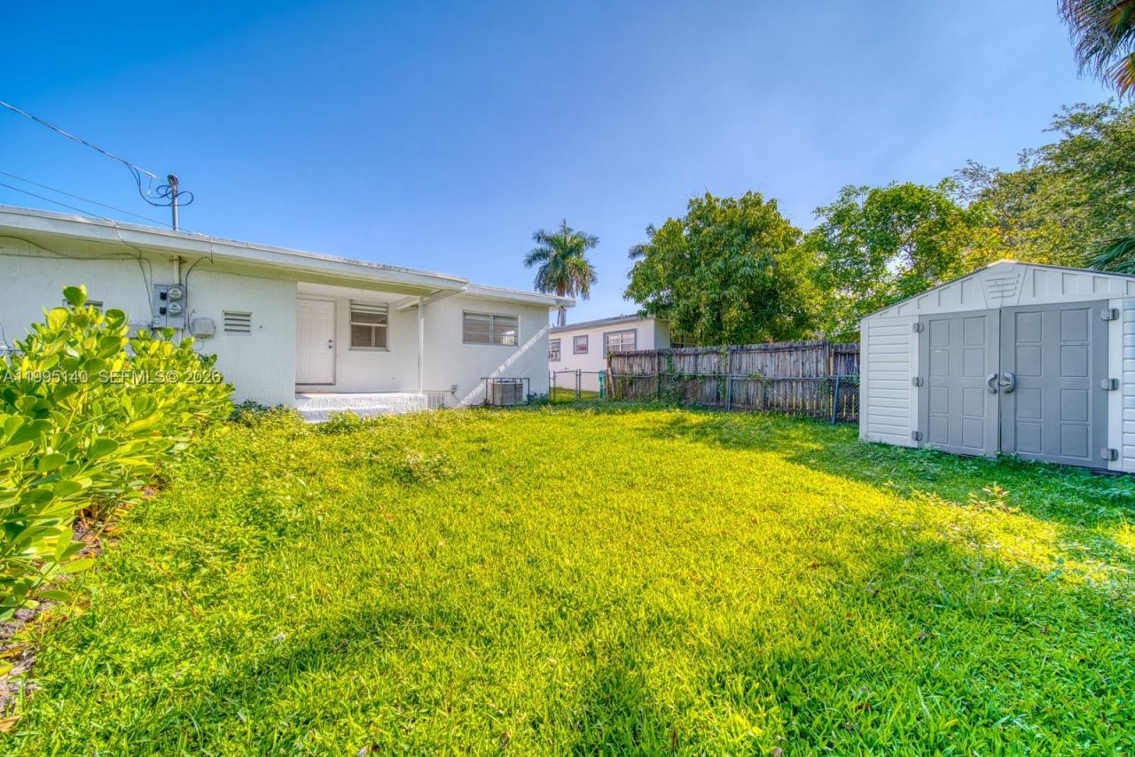 1340 NW 102nd St, Miami, FL 33147 Photo