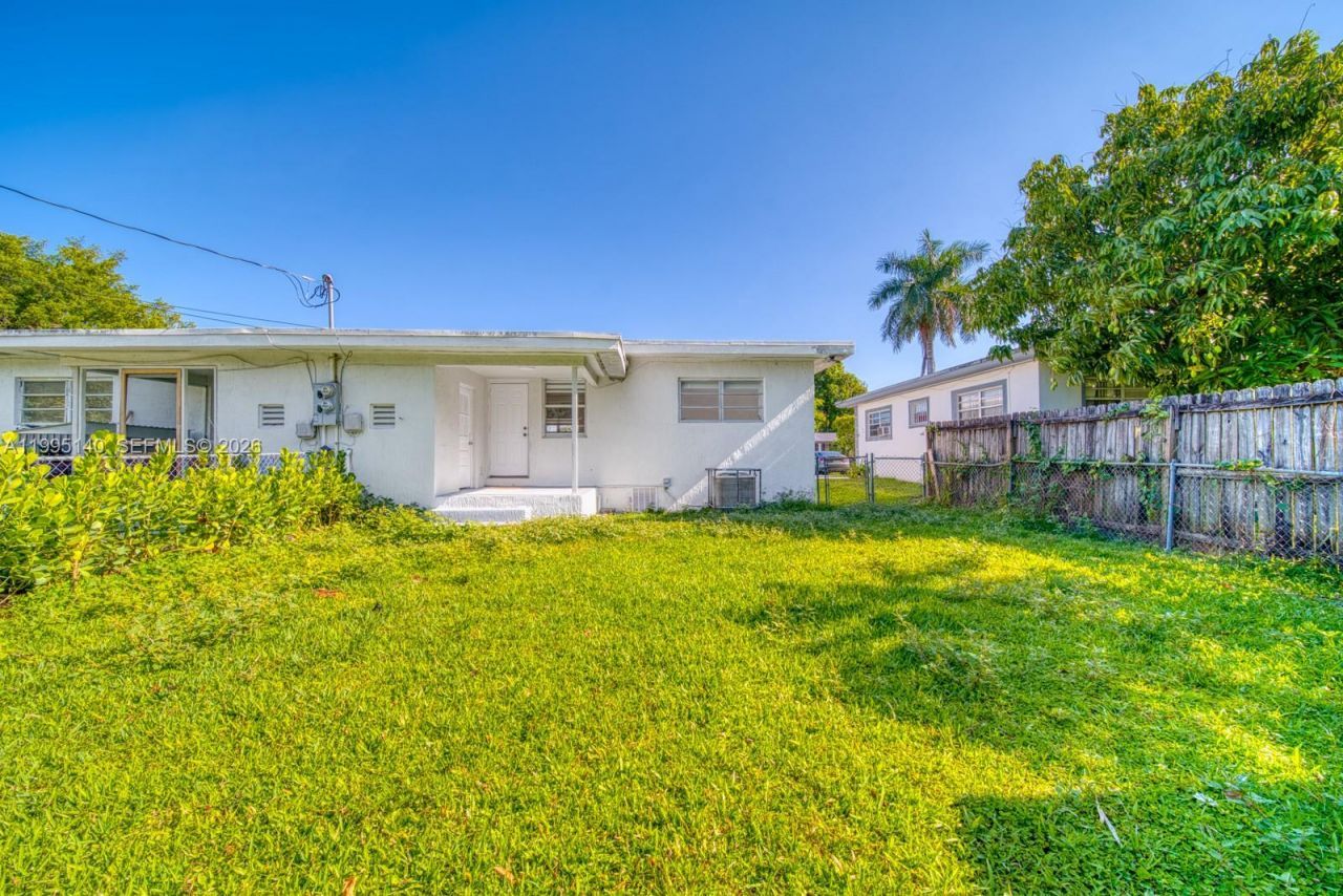 1340 NW 102nd St, Miami, FL 33147 Photo