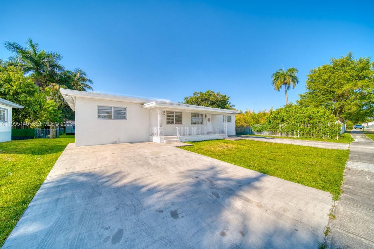 1340 NW 102nd St, Miami, FL 33147 Photo