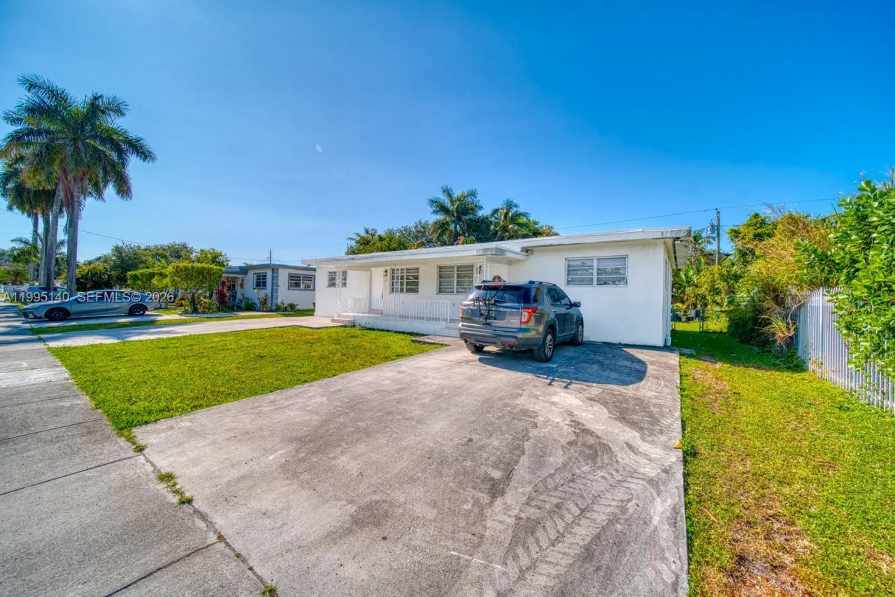 1340 NW 102nd St, Miami, FL 33147 Photo