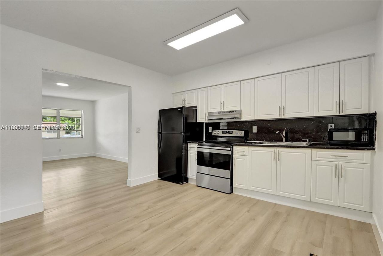 1340 NW 102nd St, Miami, FL 33147 Photo