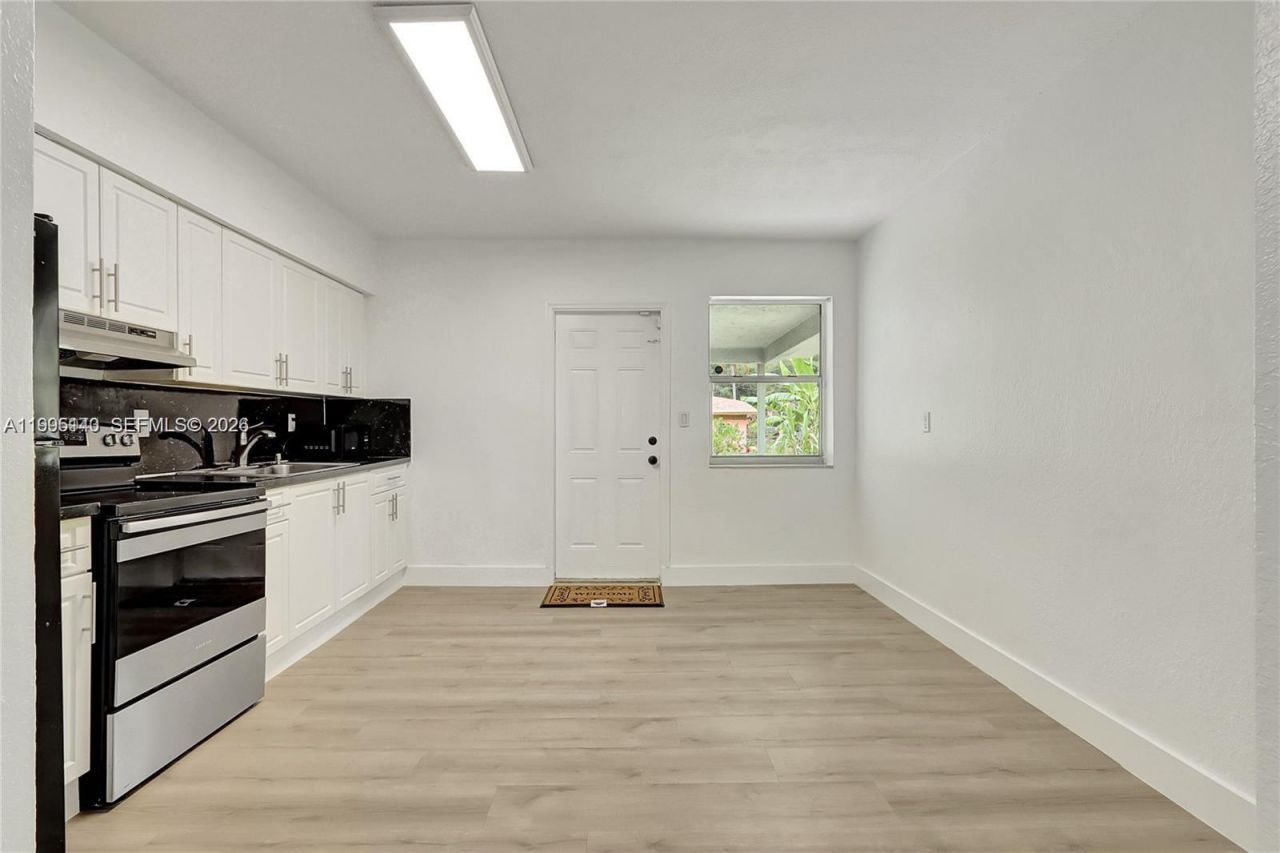 1340 NW 102nd St, Miami, FL 33147 Photo