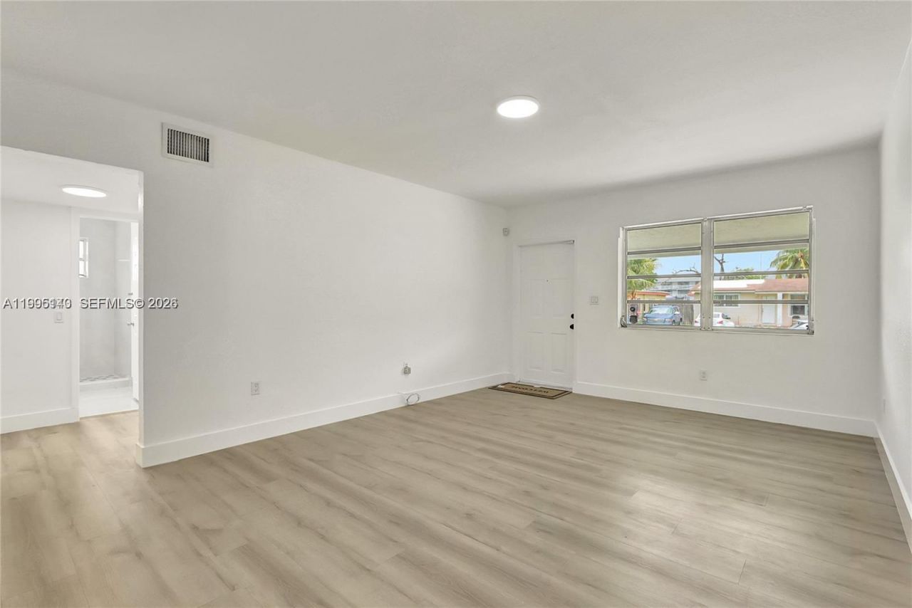 1340 NW 102nd St, Miami, FL 33147 Photo