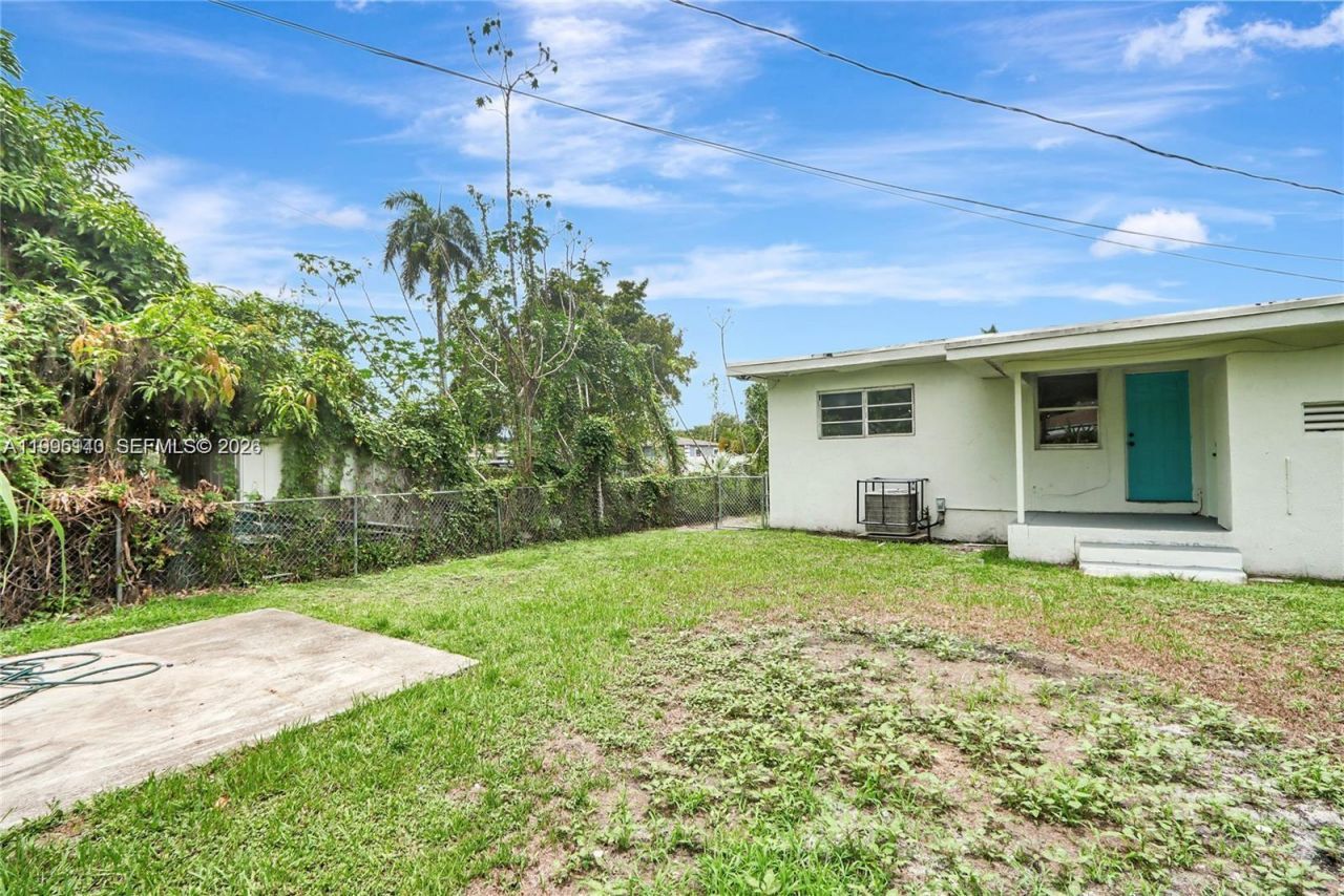 1340 NW 102nd St, Miami, FL 33147 Photo