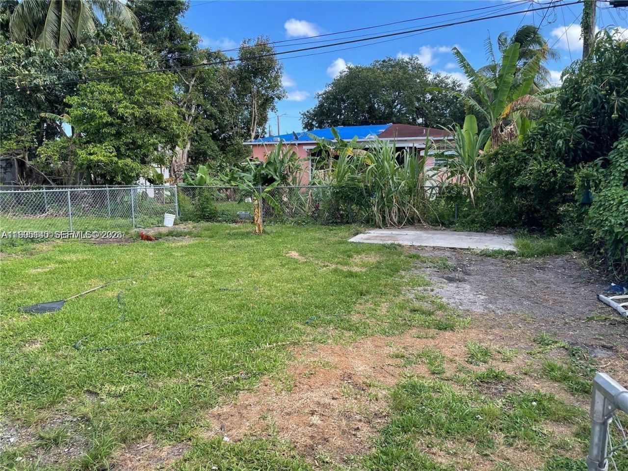 1340 NW 102nd St, Miami, FL 33147 Photo