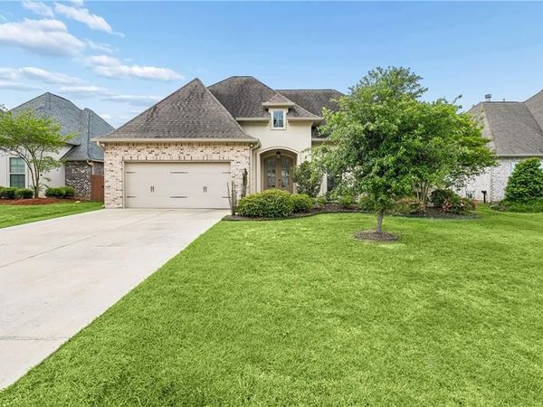 1064 FOX SPARROW Loop, Madisonville, LA 70447