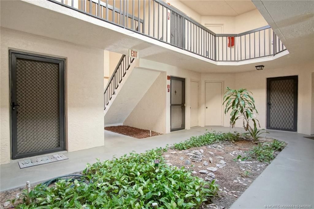 2083 NE Collins Circle, Unit 8-1, Jensen Beach, FL 34957 Photo