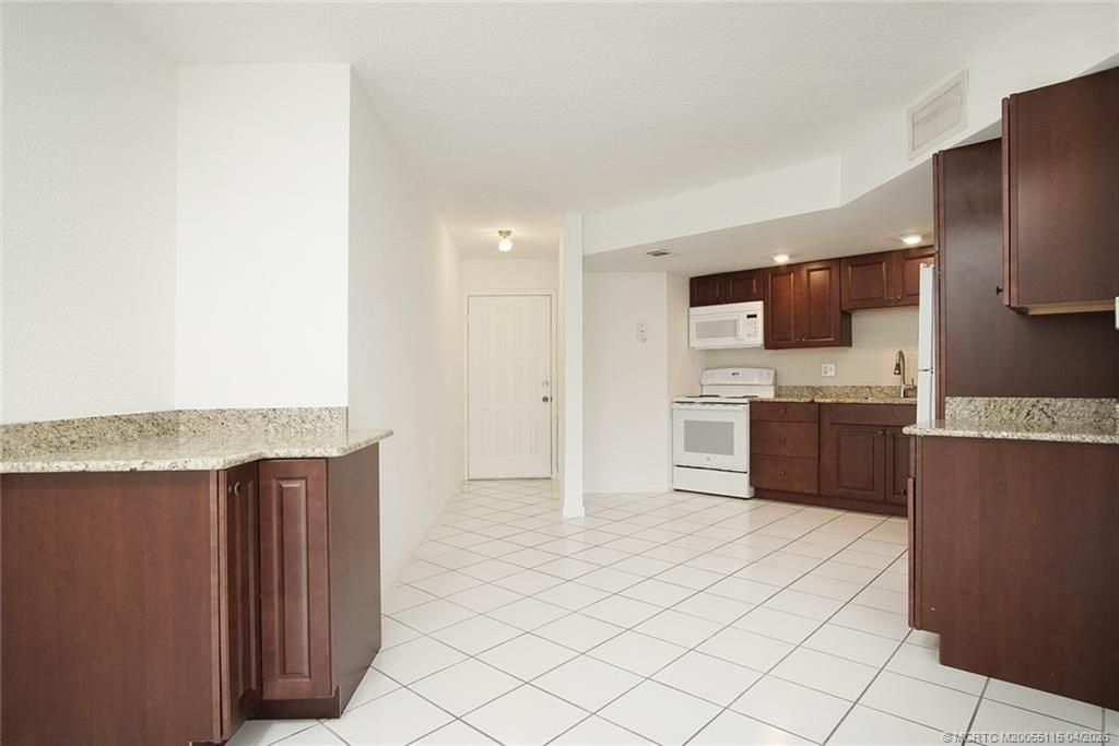 2083 NE Collins Circle, Unit 8-1, Jensen Beach, FL 34957 Photo