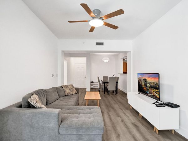 533 NE 3rd Avenue, Unit 205, Fort Lauderdale, FL 33301