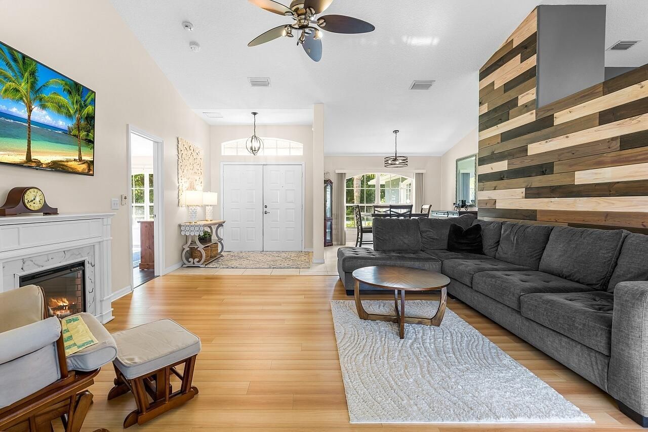 8755 91st Avenue, Vero Beach, FL 32967 Photo