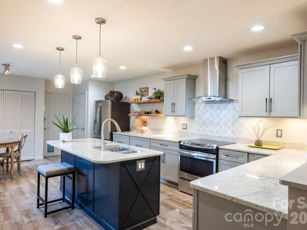 118 Cloverleaf Lane, Asheville, NC 28803