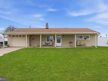 396 PINEWOOD DRIVE , LEVITTOWN, PA 19054