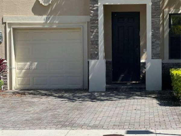 655 NE 193rd St , Miami, FL 33179