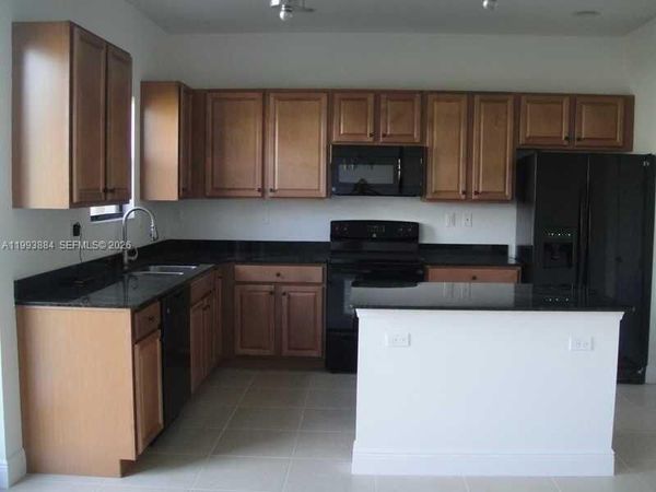 655 NE 193rd St, Miami, FL 33179