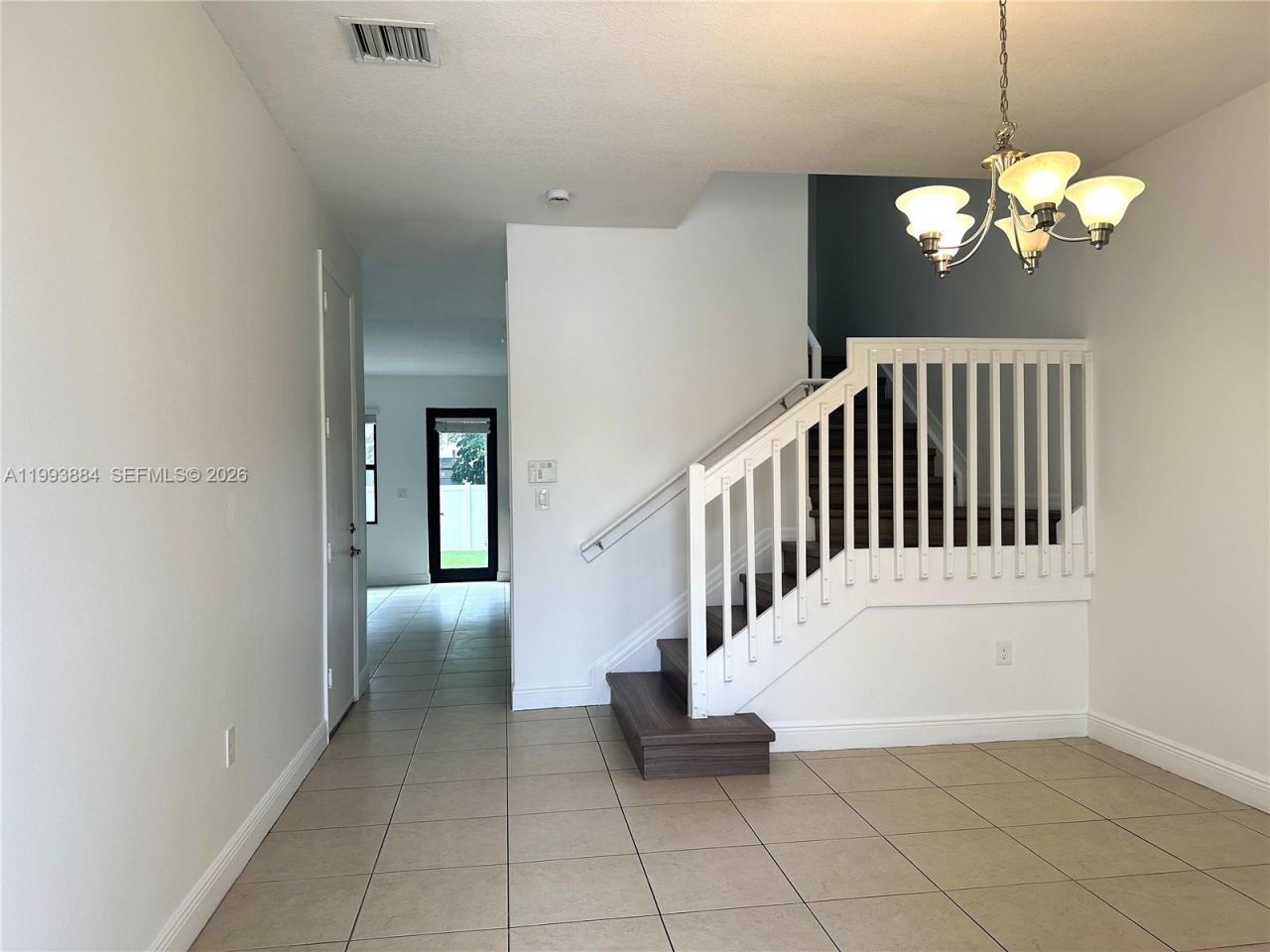 655 NE 193rd St, Miami, FL 33179 Photo