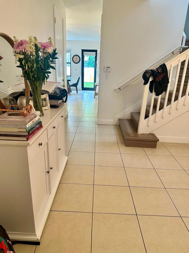 655 NE 193rd St, Miami, FL 33179 Photo