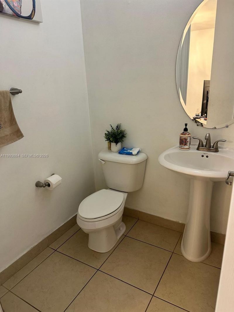 655 NE 193rd St, Miami, FL 33179 Photo