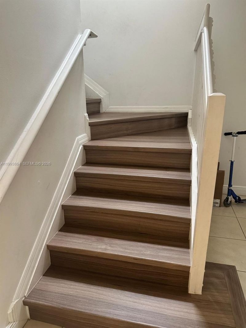 655 NE 193rd St, Miami, FL 33179 Photo