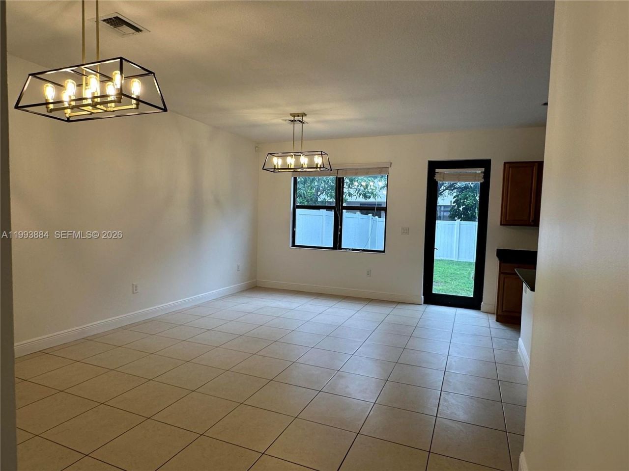 655 NE 193rd St, Miami, FL 33179 Photo
