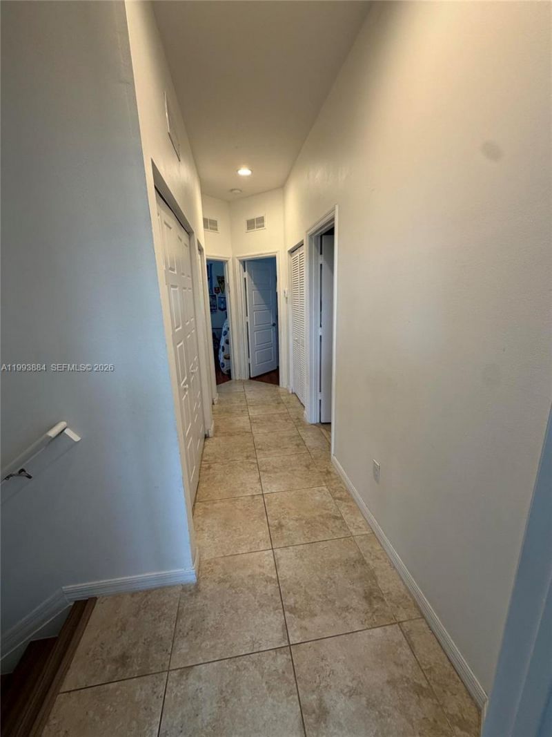 655 NE 193rd St, Miami, FL 33179 Photo