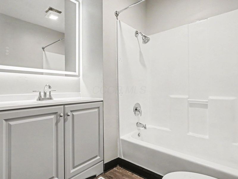 2746 Noe Bixby Road, Columbus, OH 43232 Photo 11