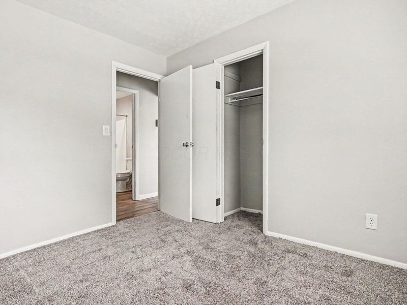 2746 Noe Bixby Road, Columbus, OH 43232 Photo 12