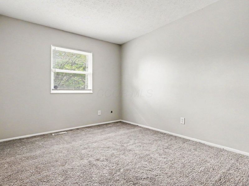 2746 Noe Bixby Road, Columbus, OH 43232 Photo 16