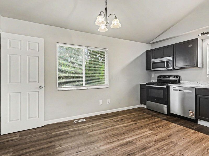 2746 Noe Bixby Road, Columbus, OH 43232 Photo 9