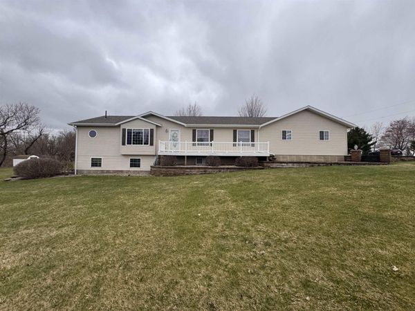 60 SW Logan Street, Waukon, IA 52172
