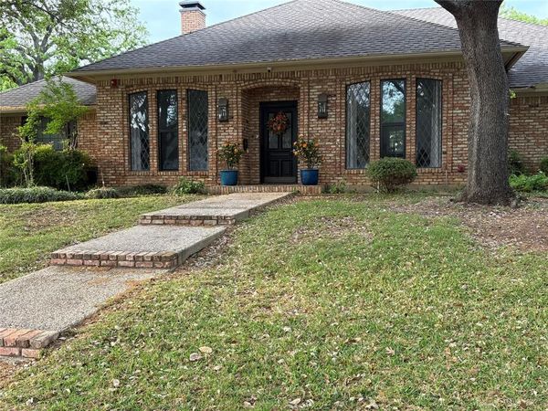 715 Buttermilk Drive , Arlington, TX 76006