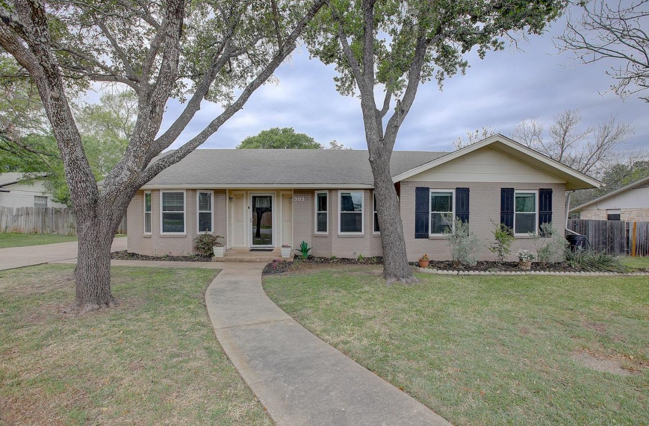 303 Shady Oak Dr, Georgetown, TX 78628 Main Photo