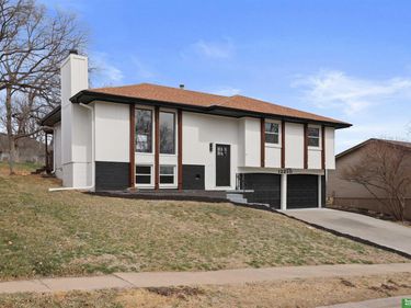 12230 Erskine Circle, Omaha, NE 68164