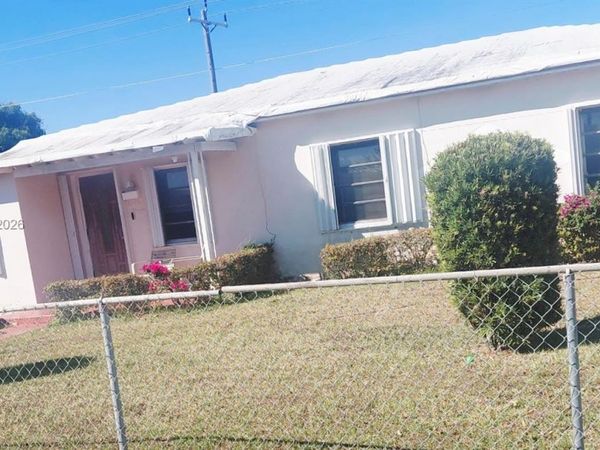 10845 Perry Dr , Miami, FL 33176