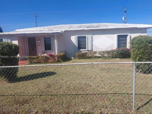 10845 Perry Dr, Miami, FL 33176